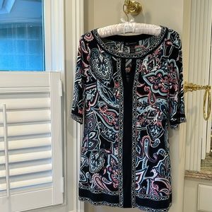 Stunning, long blouse or short mini to wear with black tights